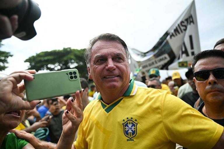 Bolsonaro acompanha ao vivo depoimentos no STF em trama golpista