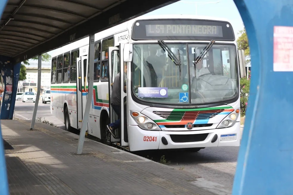 Denúncia: Passageiros reclamam de 'calote' de 10 centavos no troco de motoristas de ônibus de Natal