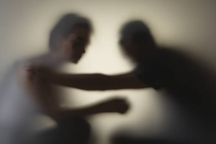 Homem estrangula mulher com mata-leão após jogo de futebole é preso
