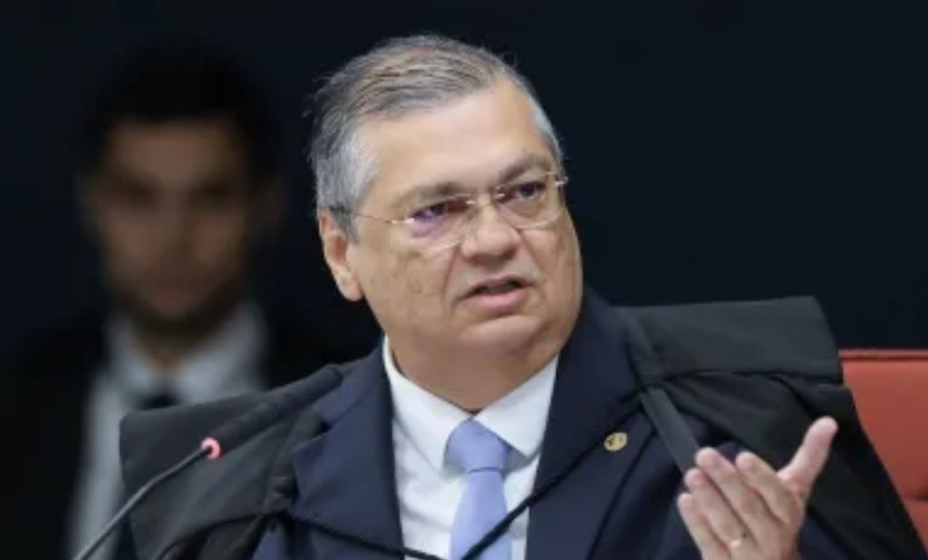Dino comunica TSE sobre decisão que causará troca de sete deputados