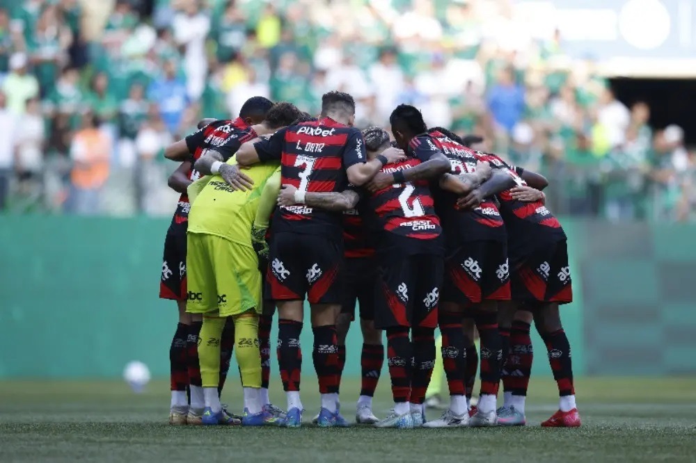 Flamengo bate Palmeiras e cola no líder, Santos vence na volta de Neymar; veja classificação atualizada do Brasileirão
