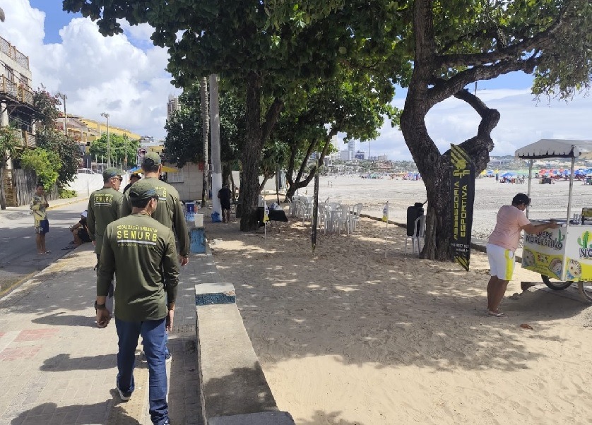 Fiscalização em Natal remove banners irregulares e apura denúncias de poluição sonora e rapel ilegal