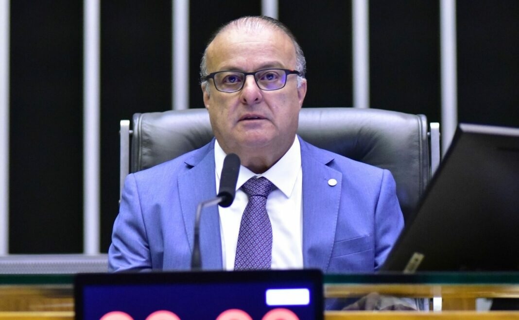 VÍDEO: Paulinho Freire: "Centro-direita tem que sair com apenas um candidato ao Governo e dois ao Senado. E critério não...