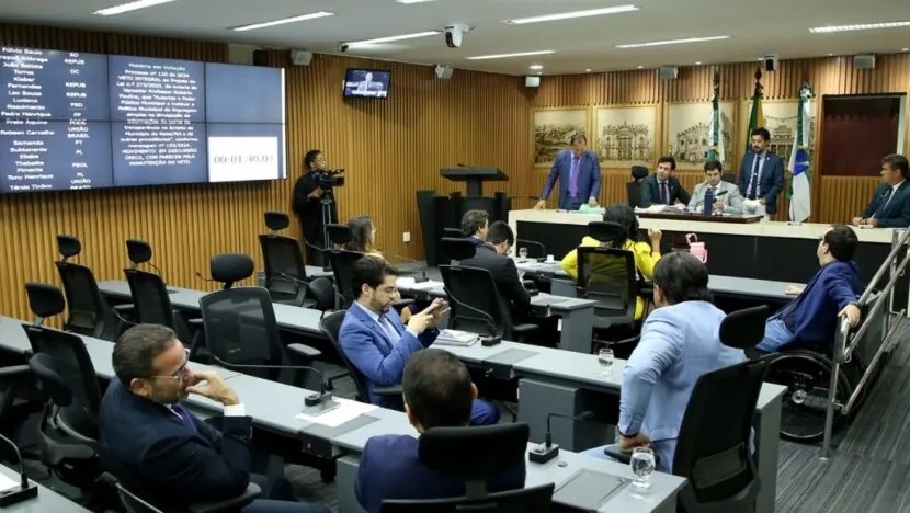 Câmara mantém veto de Álvaro a lei que garantia igualdade salarial entre homens e mulheres em Natal
