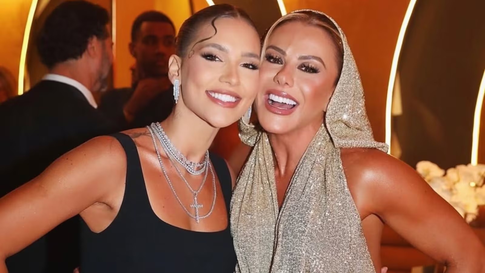 Poliana Rocha, mulher de Leonardo, curte post criticando a ex-nora Virginia Fonseca