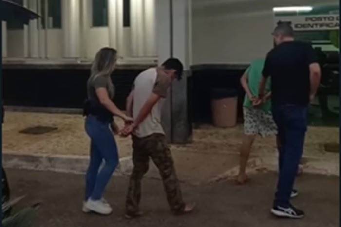 Homem é esfaqueado, esquartejado e carbonizado por amigos em festa; dois suspeitos são presos