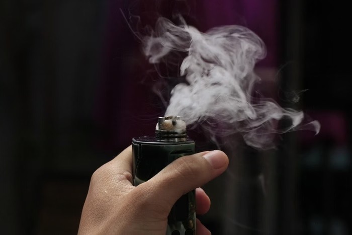 Menina de 15 anos morre por complicações do uso de cigarro eletrônico