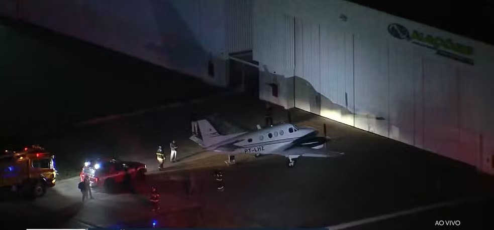 Áudios entre torre de controle e tripulação de avião revelam problema em trem de pouso; OUÇA
