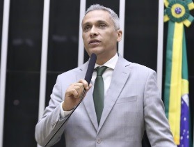 Congresso avança com proposta para controlar bloqueios de redes sociais de políticos