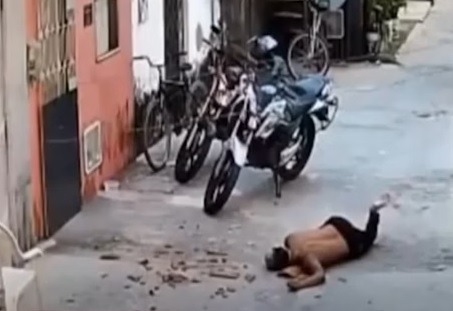 Suspeito dá uma de homem-aranha e cai de cabeça durante fuga