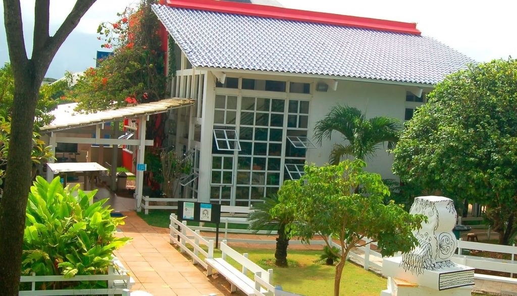 Homem pula muro e faz criança refém em escola na zona Sul de Natal