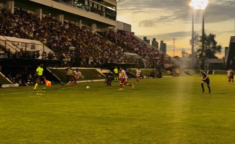 Com um jogador a mais desde o início do jogo, ABC empata sem gols com o Náutico no Frasqueirão