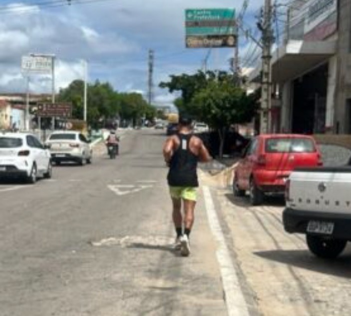 Ídolo do Flamengo é visto correndo nas ruas de Currais Novos