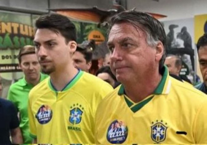 Renan Bolsonaro repete erro de português de Janja e vira meme