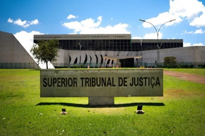 STJ avalia anulação de Júri após promotor expor fotos da ré de biquíni