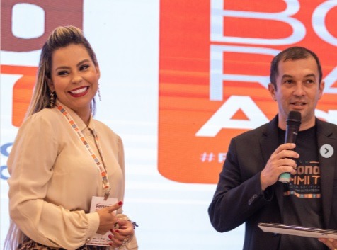 VÍDEO: Prefeita que viralizou dançando de biquini já deu palestra em Natal sobre uso das redes sociais
