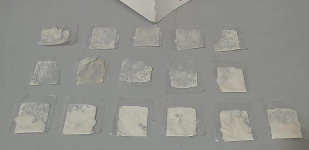 Homem é abordado por PMs, engole 10 papelotes de cocaína e morre