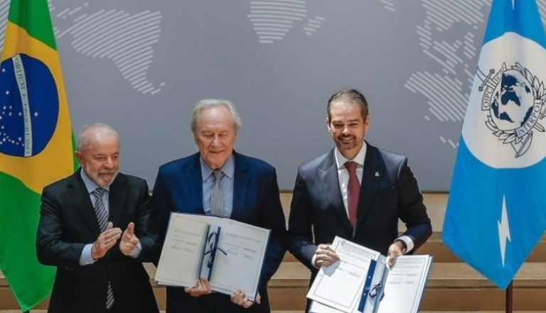 Crime organizado virou “empresa multinacional, envolvida na política e no Judiciário”, diz Lula na Interpol