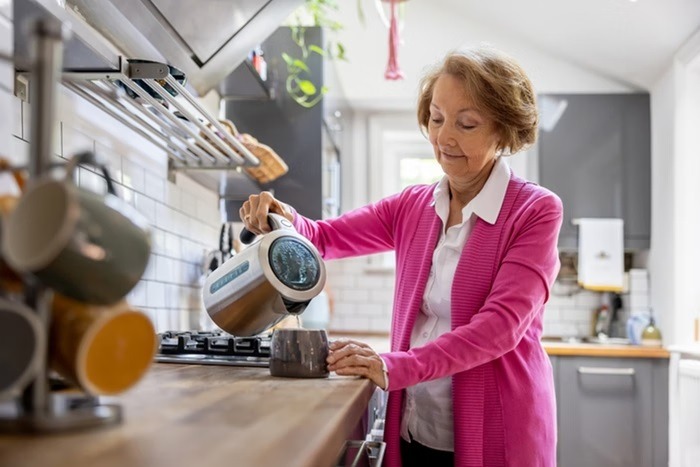 Teste da xícara de chá pode revelar os primeiros sinais de Alzheimer; entenda