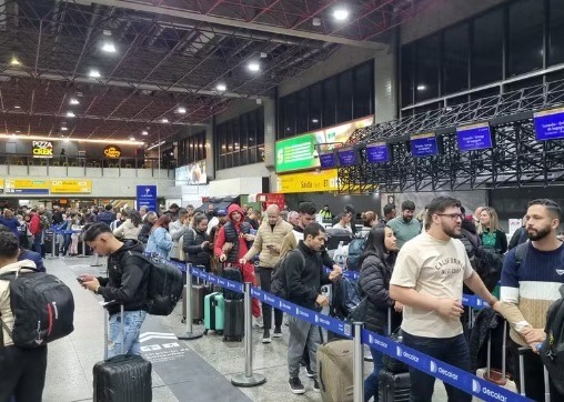 Aeroporto internacional de SP tem pousos e decolagens interrompidos por presença de drones