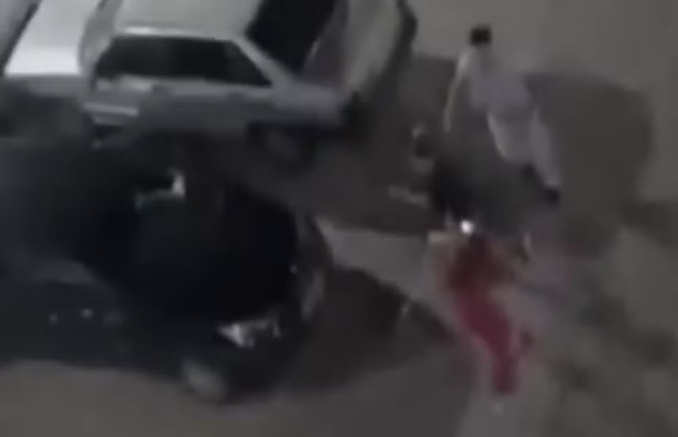 VÍDEO: Mulher é agredida com tapa no rosto durante discussão com vizinhos em condomínio de Natal