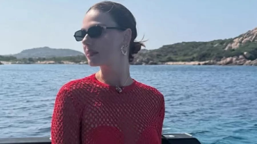 Isis Valverde posa de biquíni na Itália e ganha elogios: 'Radiante'