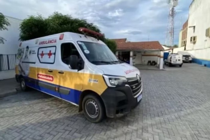 Homem finge mal-estar e usa ambulância como carona para ir ao bar