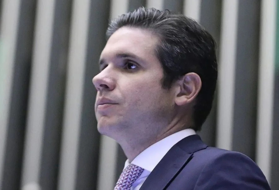 Hugo Motta pauta projeto que derruba aumento do IOF para esta quarta