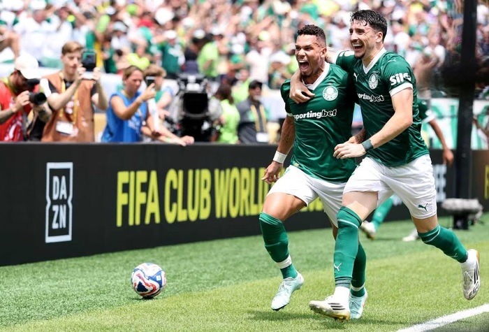 Paulinho marca, Palmeiras vence Botafogo e vai às quartas no Mundial