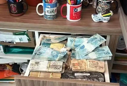 Prefeito petista de cidade da Bahia é afastado do cargo após PF encontrar R$ 3,2 milhões em gavetas na casa...