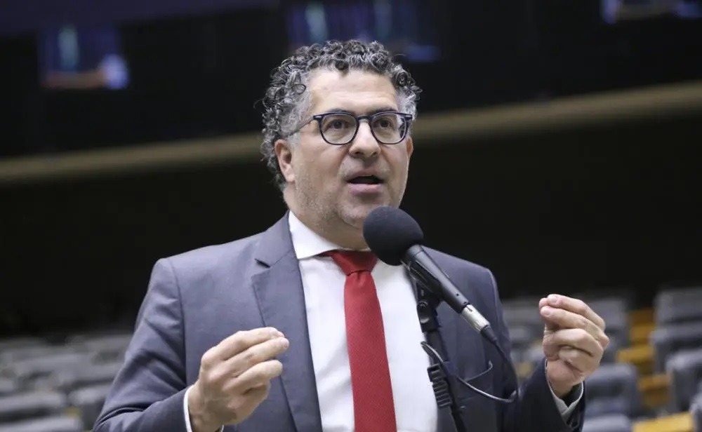PT propõe novo imposto federal para quem possui arma de fogo