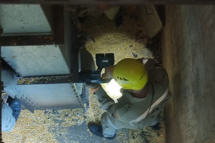 Trabalhador morre preso em elevador de grãos