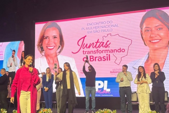 Michelle ironiza curso evangélico do PT e prega ocupação das igrejas