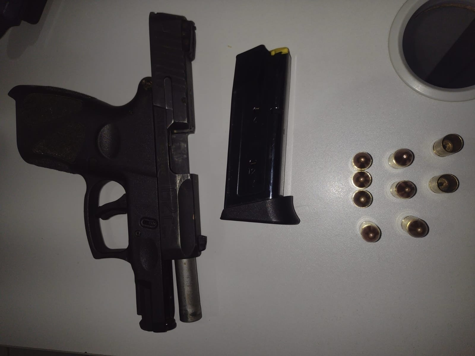 Homem é preso com pistola após tentativa de homicídio em casa de drinks na zona Norte de Natal