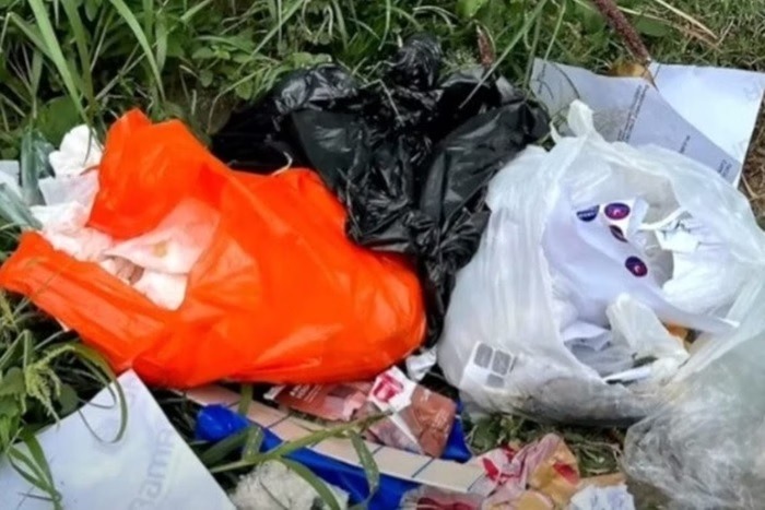 Feto é encontrado morto dentro de sacola de lixo na Paraíba