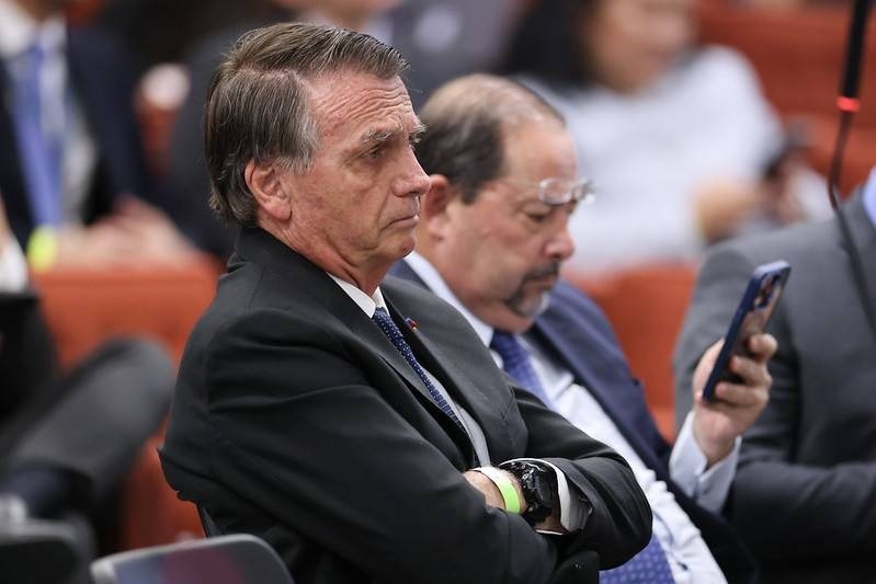 Crimes atribuídos a Bolsonaro podem levar a uma condenação de mais de 40 anos de prisão; entenda