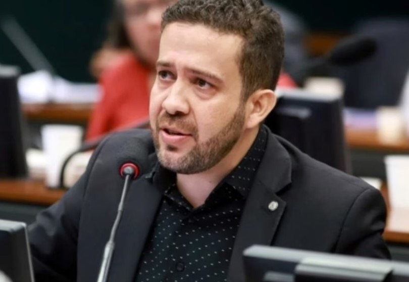 Conselho de Ética da Câmara aprova suspender mandato de André Janones por três meses