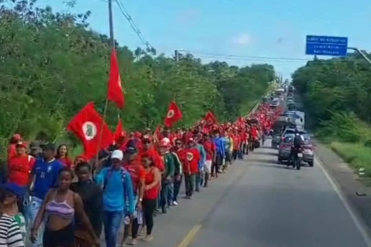 MST realiza caminhada e afeta trânsito na BR-406 no sentido Ceará-Mirim/Natal
