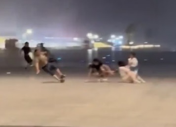 VÍDEO: Tufão arrasta pessoas e faz criança “voar”