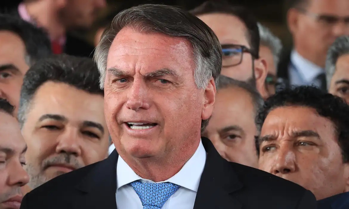 Por 4 a 1, STF confirma restrições a Bolsonaro e mantém uso de tornozeleira; Fux vota contra