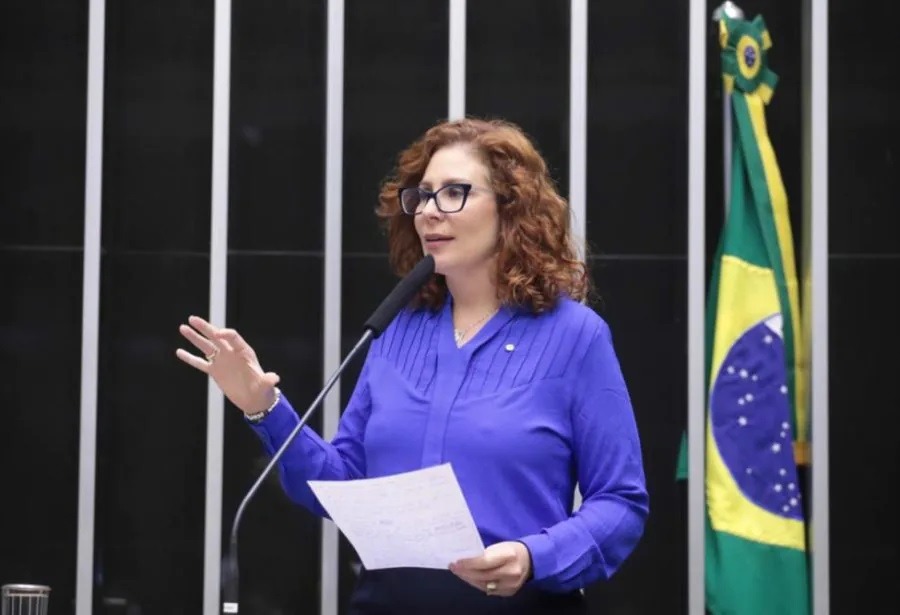 Presa, Carla Zambelli depõe à Justiça da Itália nesta sexta