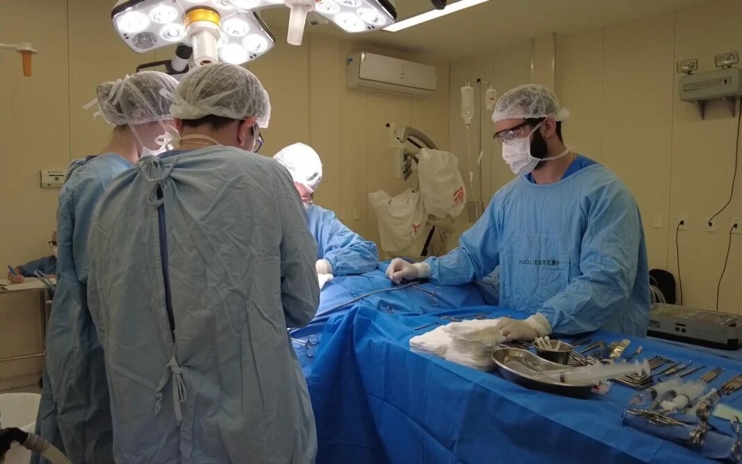 VÍDEO: Veja como foi a cirurgia de reconstrução facial de mulher espancada em elevador