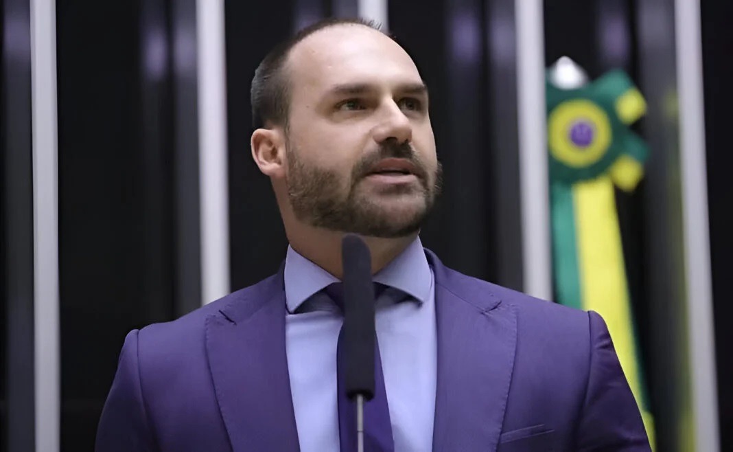 TCU recomenda que Câmara investigue gastos de Eduardo Bolsonaro
