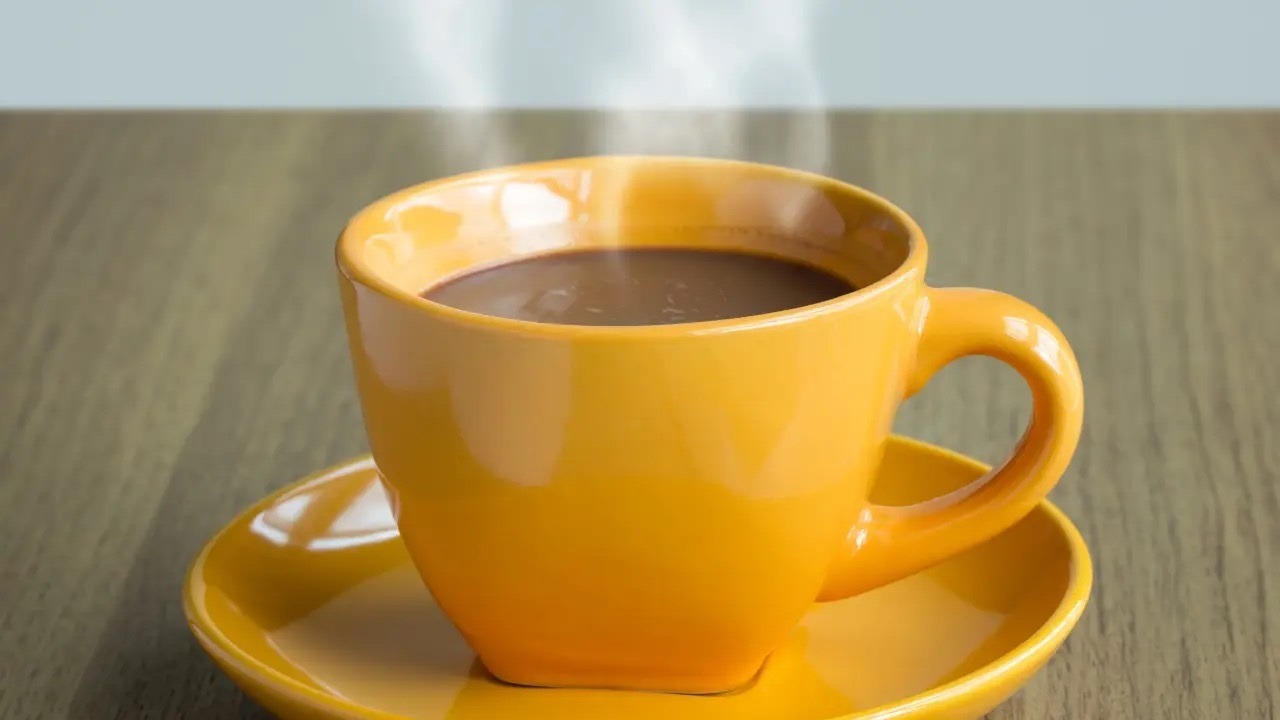 Café puro, com leite ou adoçante? O melhor jeito de tomar para ter uma vida longa