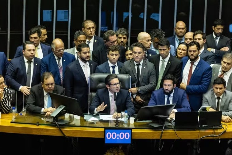 Motta propõe comissão para tratar de ‘adultização’ de crianças em tentativa de mudar pauta da Câmara