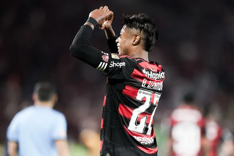 Flamengo bate Inter e fica a um empate para alcançar as quartas da Libertadores