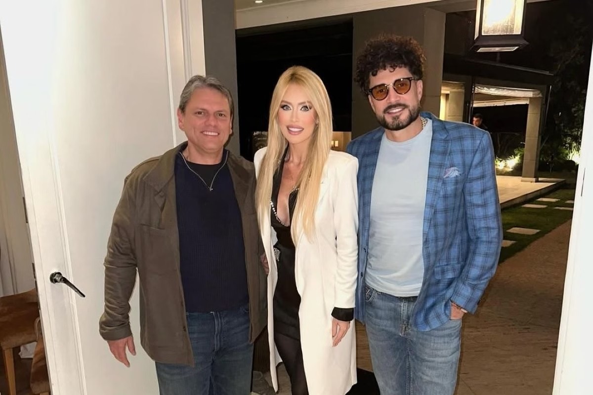 O encontro de Tarcísio com empresários na casa do cantor Latino