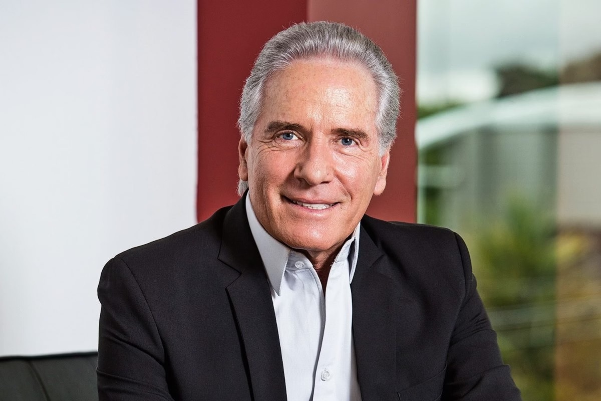 Roberto Justus fala sobre seu estado de saúde após aparecer de muletas