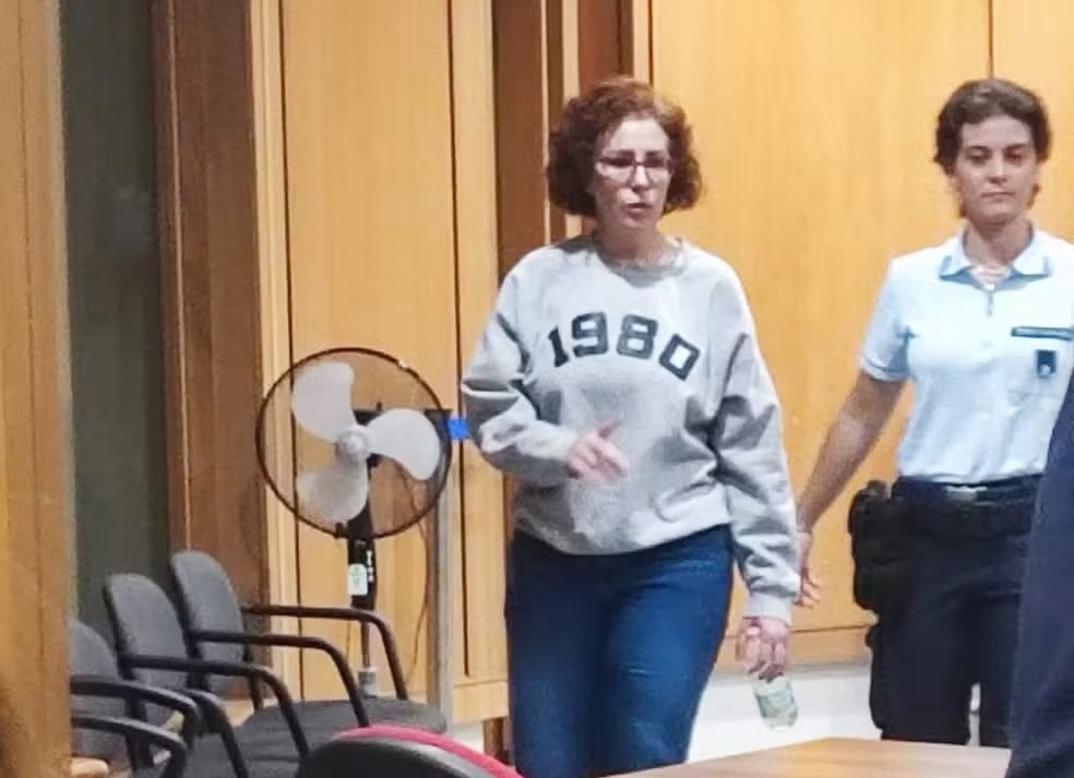 Justiça da Itália mantém Carla Zambelli presa
