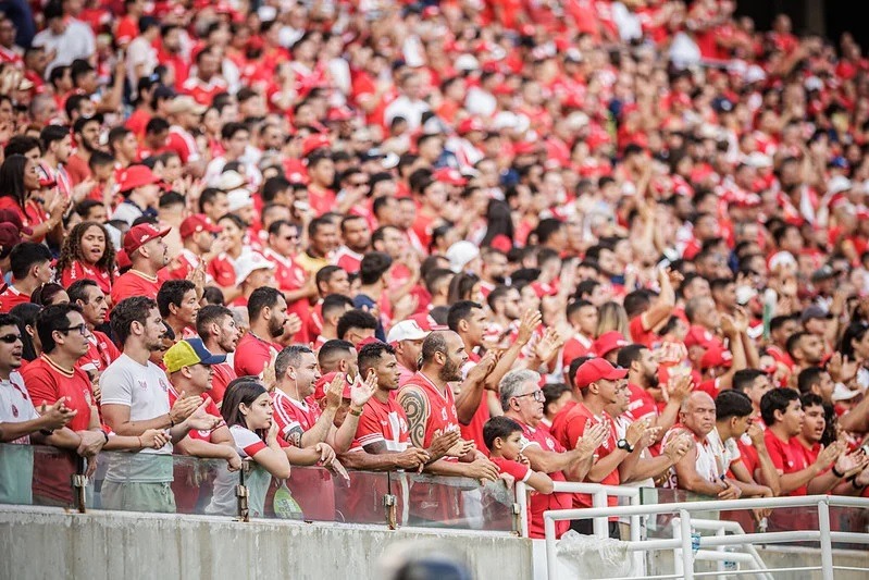 Torcida do América esgota ingressos para jogo da volta contra o Santa Cruz; veja parcial